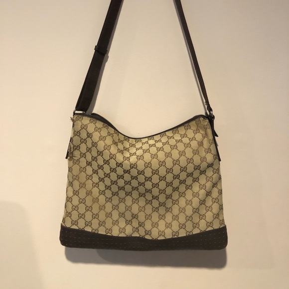 Gucci monogram messenger bag with duster - Picture 2 of 7